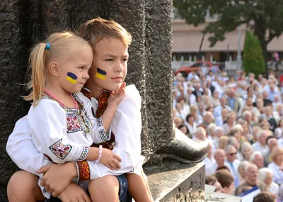 День братьев и сестер: 10 апреля, фото, история, описание, приметы картинки