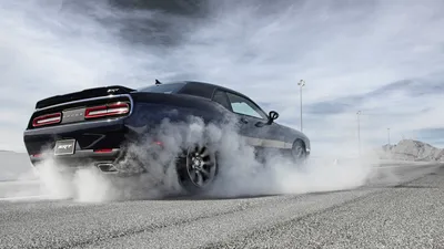 Дрифт на автомобиле Dodge Challenger - обои для рабочего стола, картинки,  фото картинки