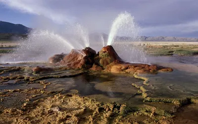 Фантастические обои Fly Geyser Nevada | Фантастический гейзер Флай Невада стоковые фото картинки