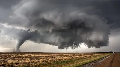 Скачать обои ID: 344480 / Earth Tornado Phone Wallpaper, Поле, Молния, 1170x2532 скачать бесплатно картинки