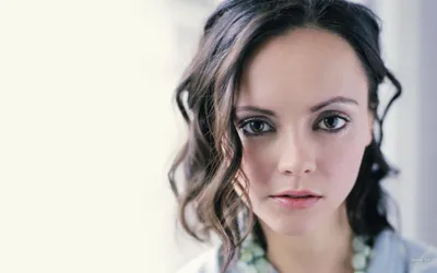 Бесплатно скачать обои Christina Ricci [1600x900] для рабочего стола, мобильного и планшета | Исследуйте 70+ обоев в колготках | Колготки Обои, картинки