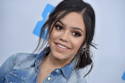 Пин от пользователя drea🦋 на доске Jenna Ortega | Дженна Ортега, Ортега, Длинноволосая девушка картинки