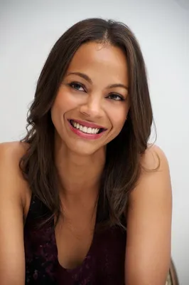 Zoe Saldana Net a Porter 2019 8k MacBook Air Обои Скачать | ВсеMacОбои картинки