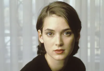 Скачать обои Pretty Young Winona Ryder картинки