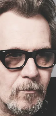 GARY OLDMAN WEB on Twitter: \"\"Вы выбираете друзей по характеру, а носки по цвету\" #GaryOldman Photo by @johnrussophoto https://t.co/sMY9KNaaDx\" / Twitter картинки