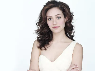 Скачать бесплатно обои ID: 435933 / Celebrity Emmy Rossum, Брюнетка, Карие глаза, Губная помада, Актриса, 750x1334 скачать бесплатно картинки