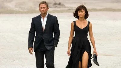 Download Daniel Craig With Olga Kurylenko Wallpaper картинки