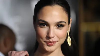 2048x2732 Gal Gadot Funny 2048x2732 Разрешение Обои, HD Знаменитости 4K Обои, Изображения, Фото и Фон картинки