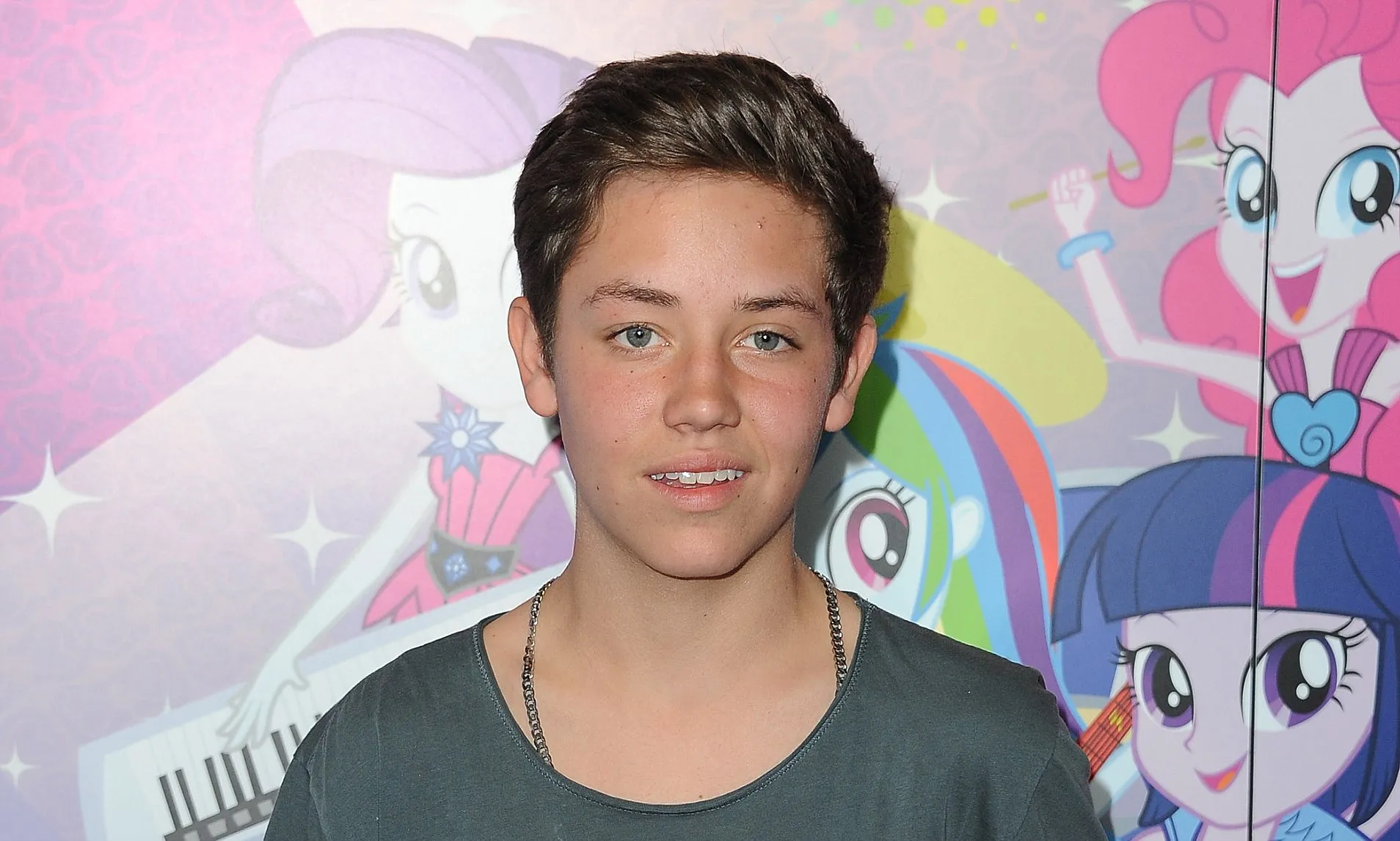 Ethan cutkosky. Итан Каткоски. Итан Каткоски 2022. И́тан Фрэнсис Катко́ски.