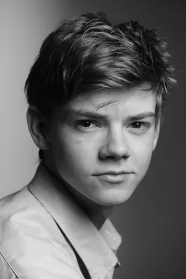 Thomas Sangster - Томас Сангстер Обои (37883740) - Fanpop картинки