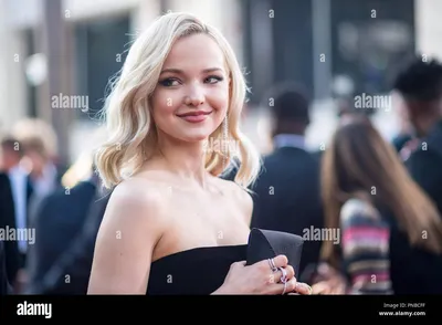 Dove Cameron стоковые фотографии и изображения в высоком разрешении - Alamy картинки