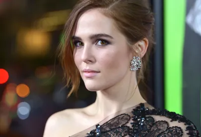 Скачать 1440x2630 zoey deutch, черное платье, шикарная, 2019, samsung galaxy note 8 обои, картинки 1440x2630, 20612 картинки