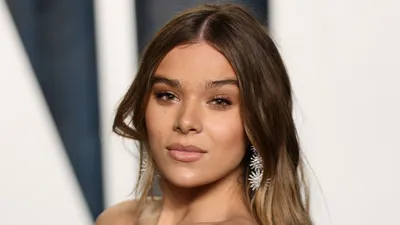 Скачать обои ID: 296352 / Celebrity Hailee Steinfeld, актриса, брюнетка, карие глаза, американка, 2160x3840 скачать бесплатно картинки