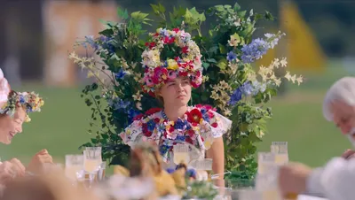 Энн Томпсон в Твиттере: «На премьере Midsommar. Режиссер Ари Астер и Бо Бернхэм объединились на промо-тропе во время «Наследственного» и «Восьмого класса». Бернхэм впервые смотрел фильм. картинки