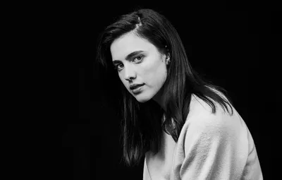 750x1334 2019 Margaret Qualley iPhone 6, iPhone 6S, iPhone 7 обои, HD знаменитости 4K обои, изображения, фото и фон картинки