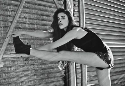 74911 IO HD, Margaret Qualley - Rare Gallery HD Wallpapers картинки