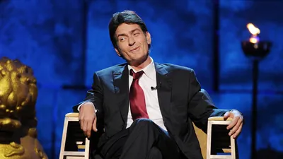 Картинки мужчина Автомат мачете убивает charlie sheen картинки