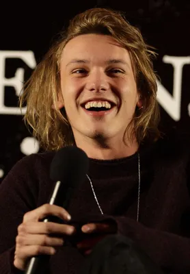 136 Jamie Campbell Bower: изображения, стоковые фотографии и векторная графика | Шаттерсток картинки