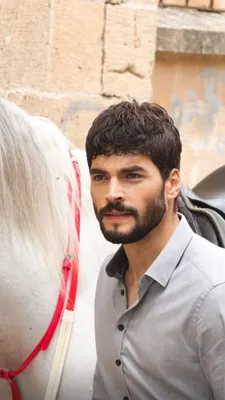 Акин Акинёзю в роли Мирана Асланбей в \"Hercai\" картинки