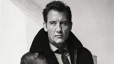 Обои взгляд, часы, костюм, актёр, мужчина, продюсер, Клайв Оуэн, Clive Owen картинки на рабочий стол, раздел мужчины - скачать картинки