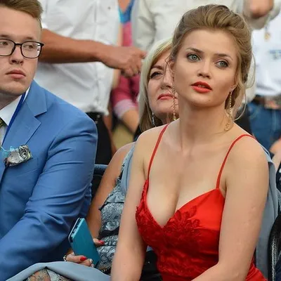 Звезда сериалов Алина Ланина показала грудь на кинофестивале в Ессентуках -  KP.RU картинки