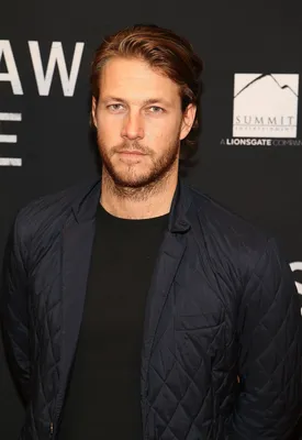 Man Crush Monday on Twitter: \"Люк Брейси без рубашки в Little Fires Everywhere S01E05 https://t.co/lJ0oicANbc #WCW #MCM #LukeBracey https://t.co/rPXZ32Weh9\" / Twitter картинки