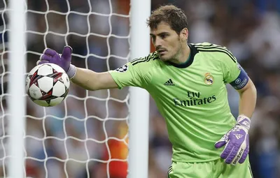 Football — Stock Season 00/01 Iker Casillas — Real Madrid Goalkeeper Обязательное условие: Action Images / Michael Craig Stock Photo — Alamy картинки