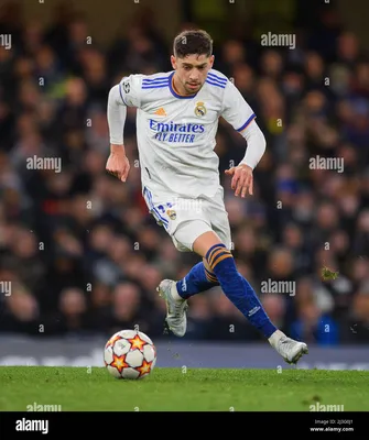 Скачать бесплатно обои ID: 447362 / Sports Federico Valverde Phone Wallpaper, Real Madrid C.F., Uruguayan, Soccer, 720x1280 скачать бесплатно картинки