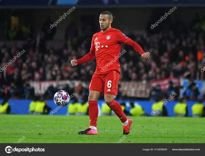 Ошеломленный, A¶ THIAGO Alcantara (# 6, M). Футбол, Бавария Мюнхен (M) - Ливерпуль (LIV) 1: 3, Фотография, картинки и права на изображение. Рис. ПАУ-118290105 | возрастфотосток картинки