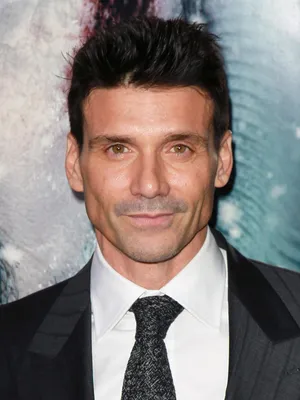 Обои взгляд, поза, куртка, актер, Фрэнк Грилло, Frank Grillo картинки на рабочий стол, раздел мужчины - скачать картинки