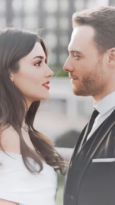 انت_اطرق_بابي⁩ ⁦\u202a#sençalkapımı\u202c⁩ ⁦\u202a#handeerçel\u202c⁩ ⁦\u202a#kerembursin\u202c⁩  ⁧\u202b#هاندا_ارتشيل\u202c⁩ ⁧\u202b#كرم_بورسين\u202c⁩ | Fotos de casais, Pessoas importantes,  Casal lindo картинки