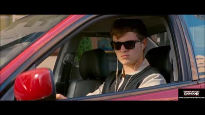 Оригинальное название фильма: МАЛЫШ НА ВОДИТЕЛЕ. Английское название: BABY DRIVER. Режиссер фильма: ЭДГАР РАЙТ. Год: 2017. Звезды: ЛИЛИ ДЖЕЙМС. Предоставлено: TRISTAR PICTURES / Фотография из альбома — Alamy картинки