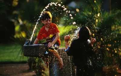 Fun Kids Playing Water Hd Wallpaper 1680x1050 | Download wallpapers page картинки