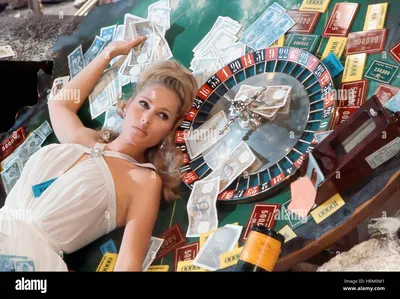 CASINO ROYALE 1967 Columbia Pictures Film mit Ursula Andress Stockfotografie - Alamy картинки