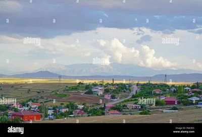 Tanir Stadt oder der näheren Umgebung und Berge im Hintergrund in Istanbul, Türkei Stock Photo - Alamy картинки