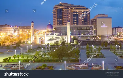 Gesamtansicht der Stadt Atyrau in West-Kasachstan zeigt Neubaumaßnahmen  gefördert durch Öl-Boom im Kaspischen Meer Stockfotografie - Alamy картинки