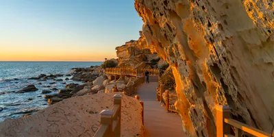 Abendpromenade in Aktau redaktionelles stockfoto. Bild von landschaft -  160078693 картинки