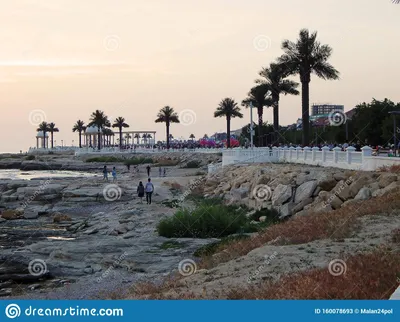 Promenade vor der Küste des Kaspischen Meeres in der Stadt Aktau, mangistau  Provinz, Kasachstan Stockfotografie - Alamy картинки