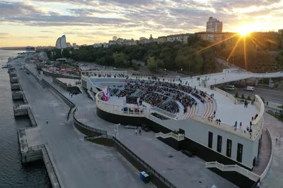 В Волгограде в День города открыли обновлённую набережную и амфитеатр картинки