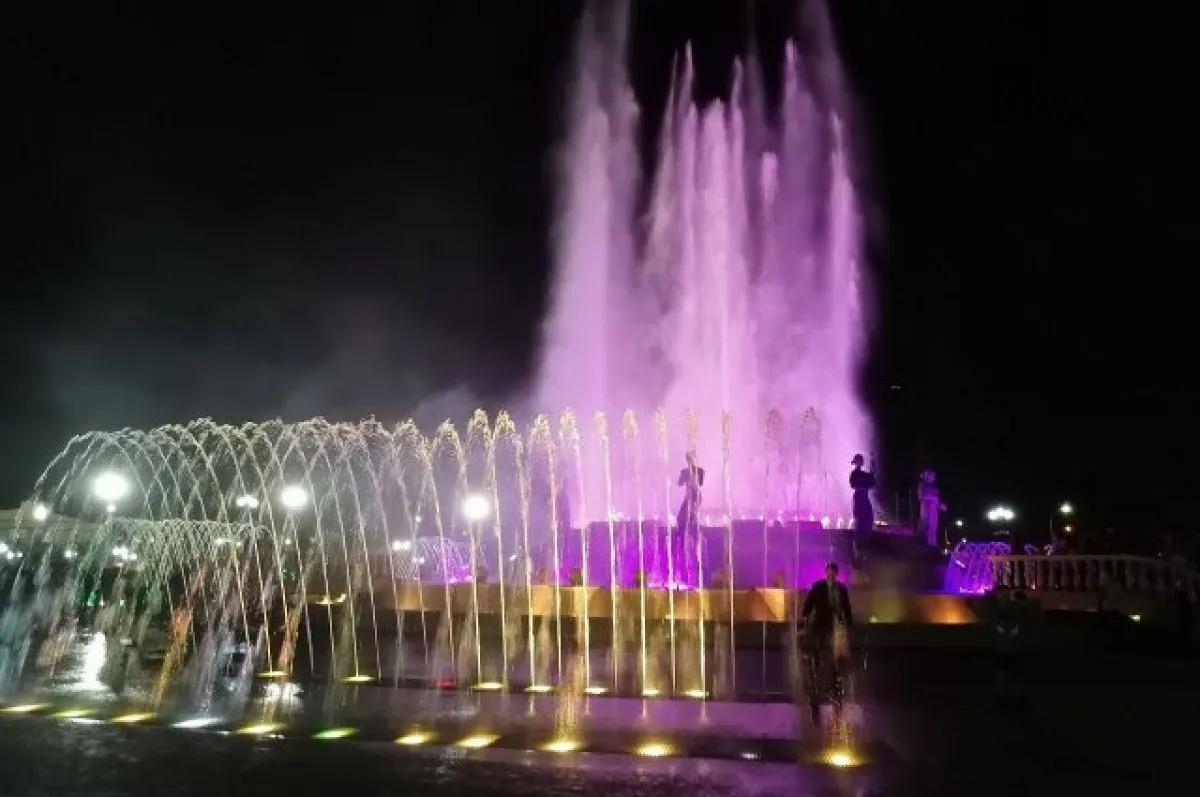 Население ставрополя на 2024 год. Пешеходный фонтан Комсомольск на Амуре. Ставрополь фонтан на севере. Фонтанный комплекс Хабаровск. Комсомольск на Амуре природные явления.