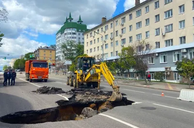 Асфальт ушёл под землю на улице Советской в Липецке - Новости Липецка картинки