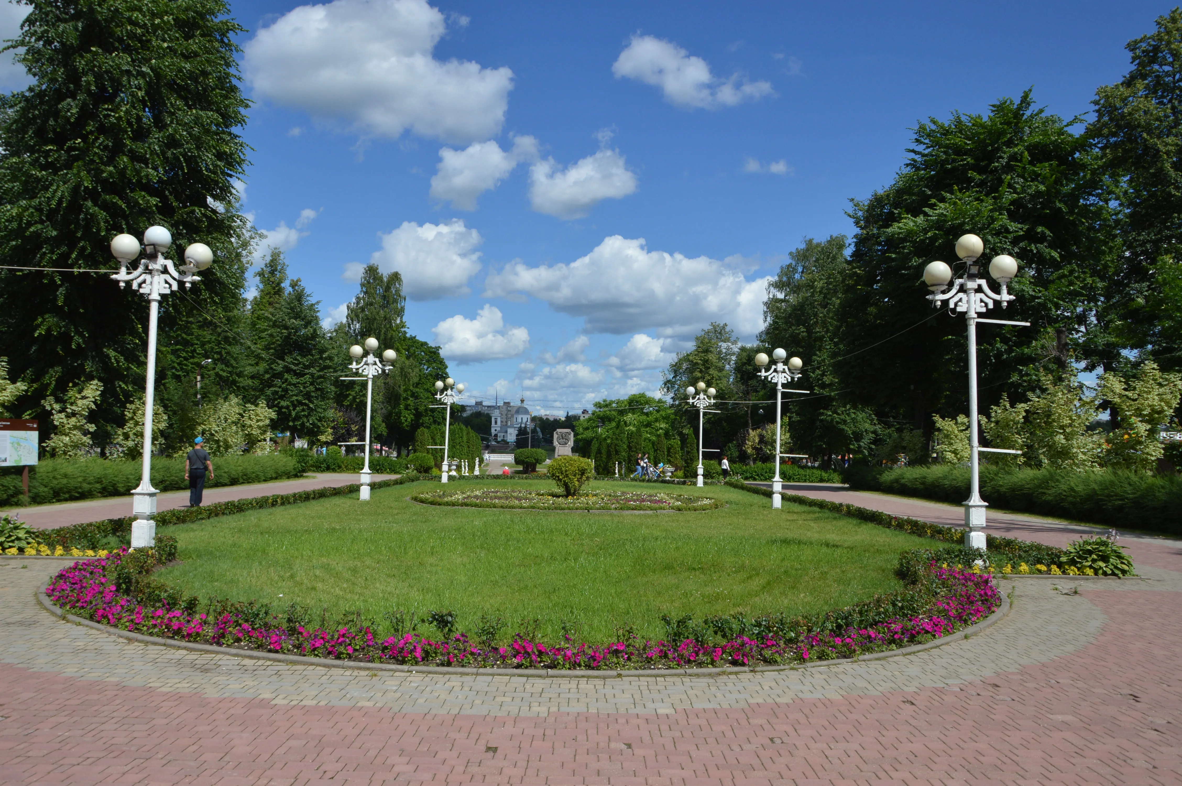 Скверов парков и садов городская. Парк Победы Тверь. Городской сад Тверь. Городской парк Тверь. Горсад Тверь.