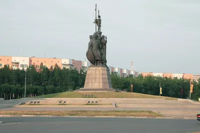 Памятник основателям города Сургута (Сургут - Ханты-Мансийский автономный  округ - Югра) картинки