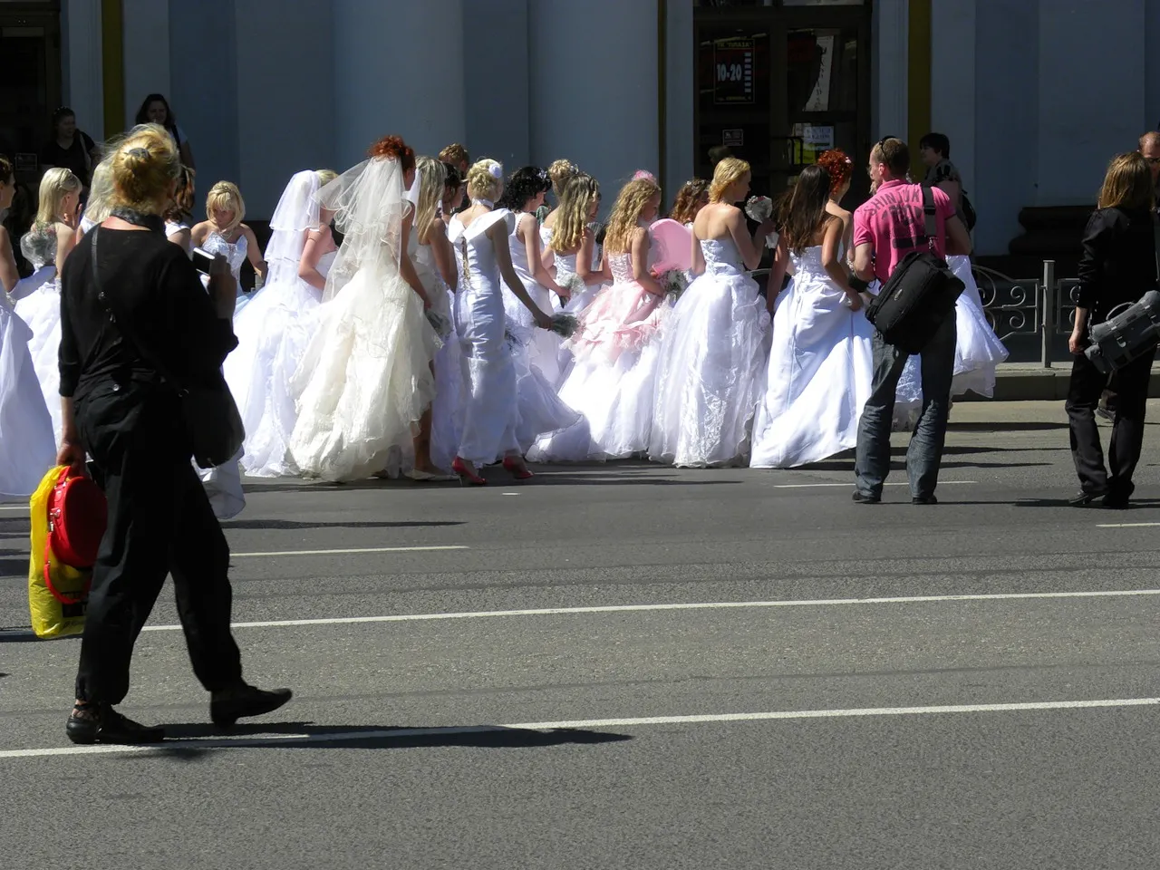 Почему иваново называют невест. Город Иваново город невест. Иваново называют городом невест. Иваново невесты. Иваново город невест фото.