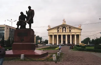 Памятник Черепановым (Нижний Тагил - Свердловская область) картинки