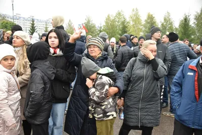 На улицах Нижнекамска выстроились целые колонны, конвоирующие мобилизованных - видео картинки