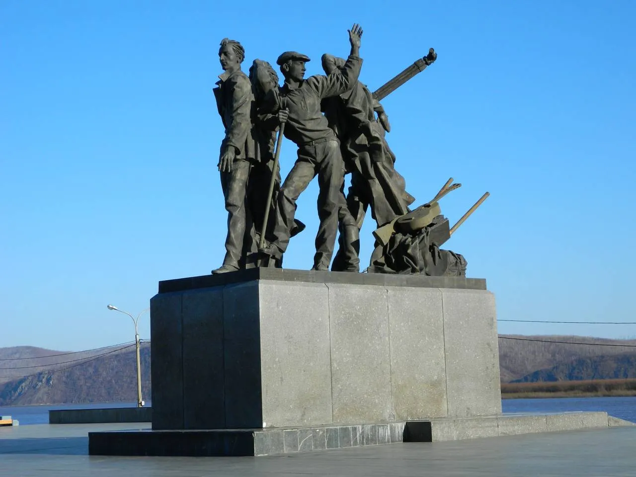 Памятник первостроителям Комсомольск-на-Амуре