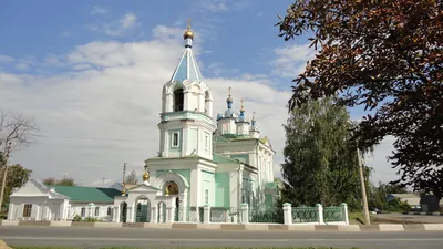 Старый Оскол (Старый Оскол, город). Церковь Сергия Радонежского,  фотография. фасады Западный фасад. Главный вход в храм картинки