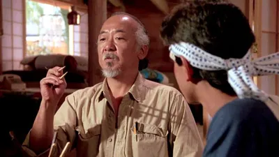 Das Studio und der Produzent wollten Pat Morita nicht as Mr. Miyagi в \"Karate Kid\" картинки