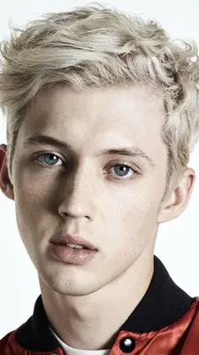 Скачать обои Troye Sivan V Fashion Magazine картинки